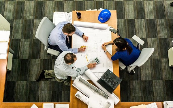 Quels sont les avantages d'une communication interne transparente et participative ?